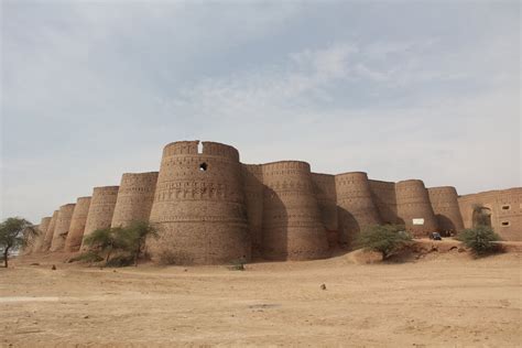 Derawar Fort The Majestic Fort In The Cholistan Desert