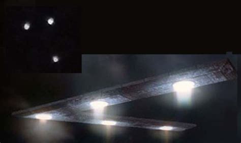 Ufos Latest Video Of Triangle Craft Making Formation In Skies Over