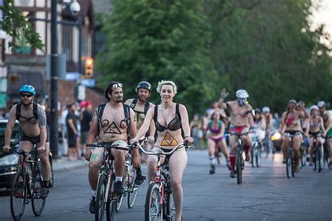 全裸で自転車に乗って街へ繰り出すイベント世界裸自転車ライドが今年も開催 かわいいカワイイKawaii温もりあたたかいよ