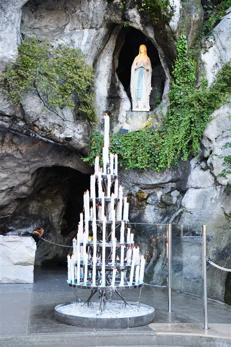 Our Lady Of Lourdes Grotto Arreglos Florales Diseño De Patio Arte