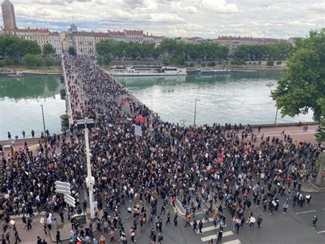 Racisme Dans La Police Plusieurs Milliers De Personnes Manifestent à Lyon