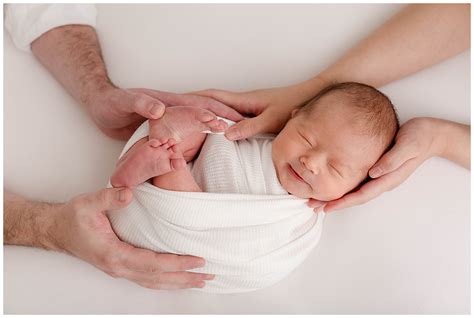 7 Reasons To Book Professional Newborn Photos