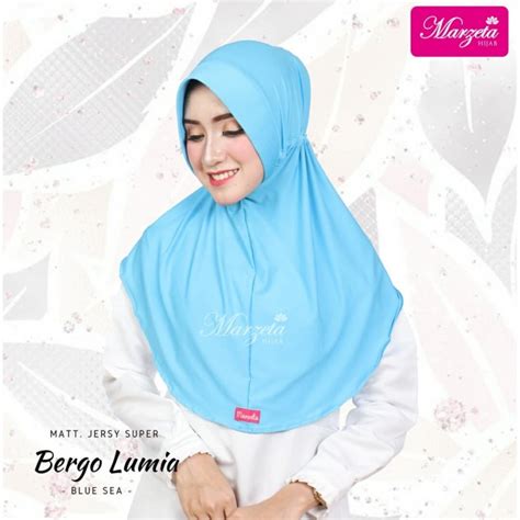 Rupanya ia telah melepas celana jeans biru ketatnya di kamar mandi. Baju Warna Biru Laut Cocok Dengan Kerudung Warna Apa ...