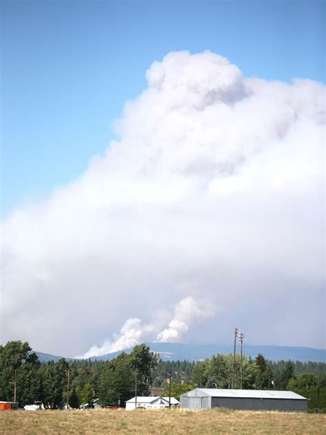 Wildfires Near Goldendale Wenatchee Grow The Columbian