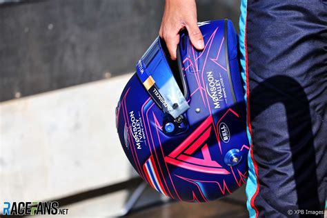 Alexander Albon's 2023 helmet · RaceFans
