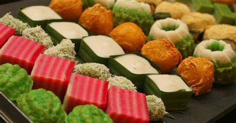 Tepung sagu punya karakter mirip tepung tapioka, tetapi lebih kering. THE MALAYSIAN FOODIES: KUIH MUIH TRADISIONAL