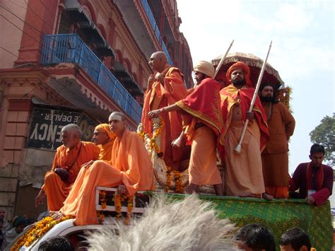 India's kumbh mela festival is billed as the world's biggest gathering of people. Aperçus de la Kumbh Mela 2010 à Haridwar — Namaste ! Salam