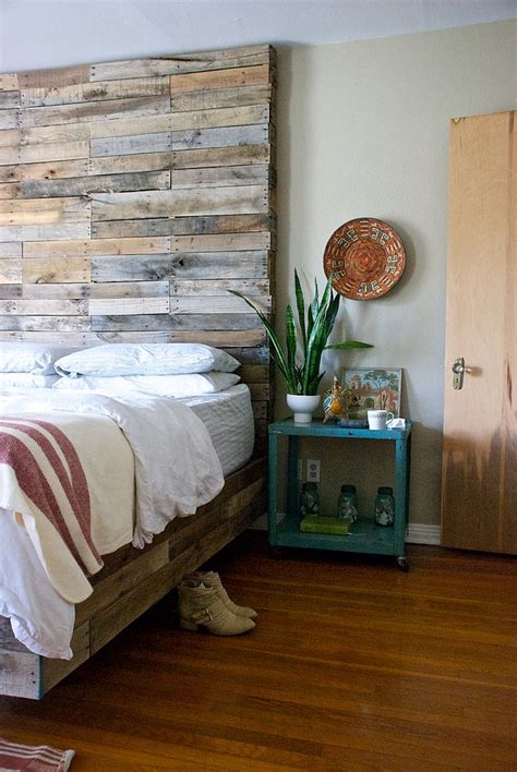 25 Awesome Bedrooms With Reclaimed Wood Walls