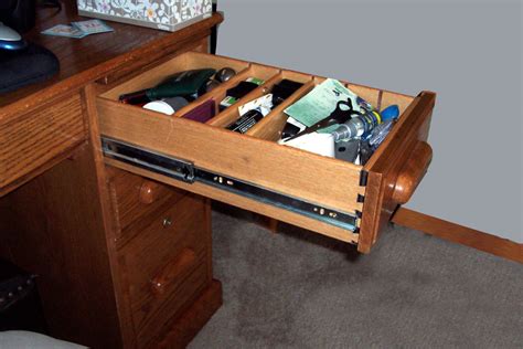 The tapered runners lift the table top as the leaves are extended and then the top drops back down once fully extended as shown in the diagram below. Howdy Ya Dewit!: Pullout Desk Shelves You Can Make