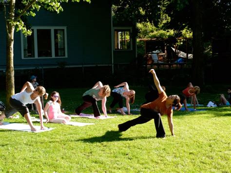 20 Reasons To Do Yoga Outdoors Yoga By Fran Gallo