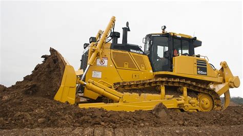 The machine is completely disassembled to the frame and rebuilt to the customer's specifications. The Dozer battle: Komatsu D475A-5 vs Cat D11T - Truck ...