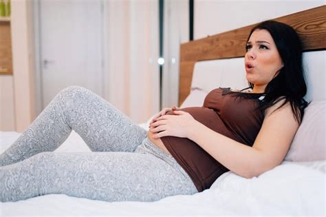 Meski bercak darah yang keluar umum di alami mayoritas wanita ketika masa kehamilan, tapi perbedaan ketahanan tubuh tiap wanita yang berbeda. Kenali tanda kontraksi melahirkan - doyejiyehu.web.fc2.com