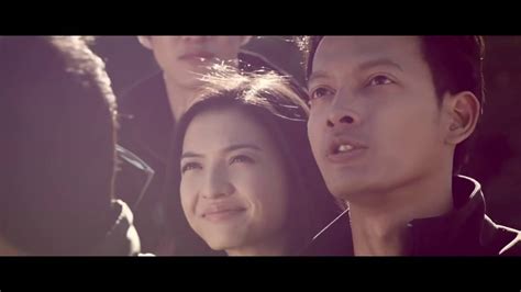 With thalita latief, marcell darwin, melvin giovanie, tsania marwa. OST FILM 5CM DINDA