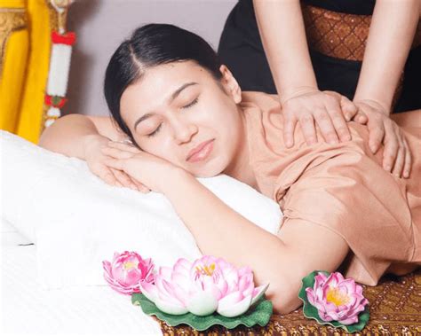 Duo Nuad Nammane Lang Hom Massage Thaïlandais Du Haut Du Dos Nuque Et