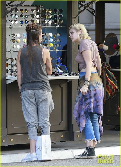 Photo Paris Jackson Goes Braless For Shopping Trip With Prudence
