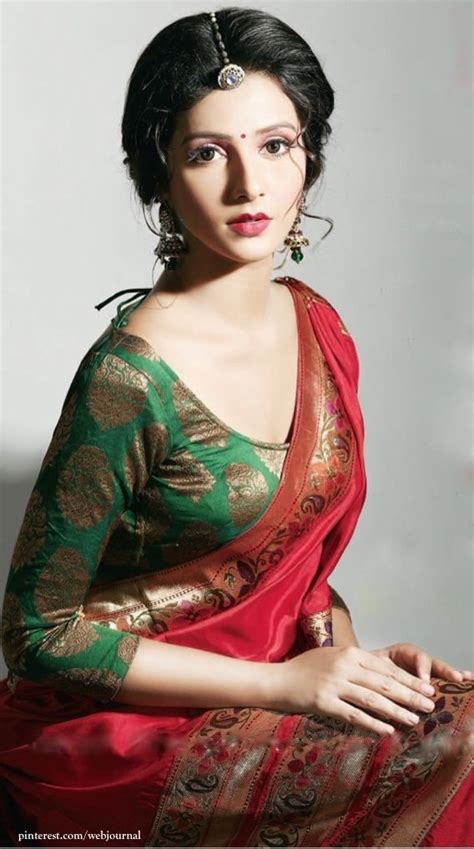 So Pretty Model Benarasi Silk Saree Blouse Maang Tikka Earrings Saris Beauty And