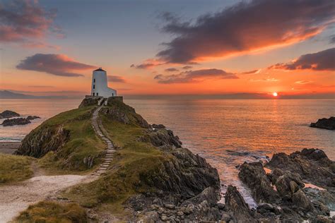 Ynys Llanddwyn Twy Mawr Lighthouse Sits On The Small Tidal Island Of