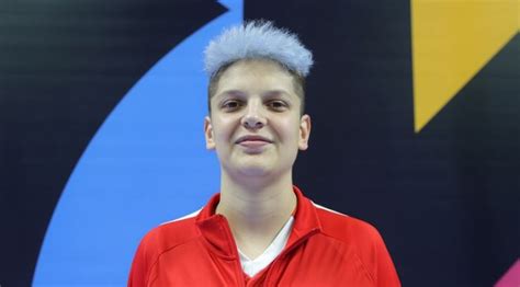 She is 1.96 m tall and plays as opposite. Ebrar Karakurt: Olimpiyat hayali çok büyük - Milli ...