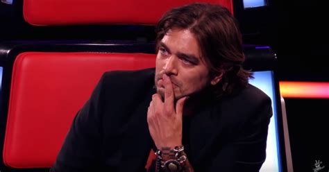 Ali b en waylon zijn volgens albert verlinde onlangs met elkaar op de vuist gegaan achter de schermen bij the voice of holland. Ali B Roast voegt Waylon en Sanne Wallis de Vries toe ...