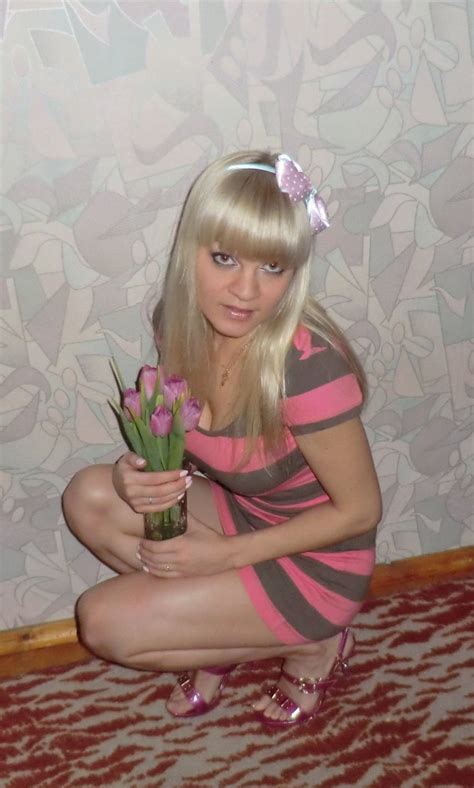Russian Girls Trying Hard To Look Sexy Pics