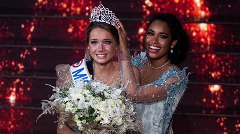 Les Miss France Amandine Petit Et Clémence Bottino En Lice Pour Miss