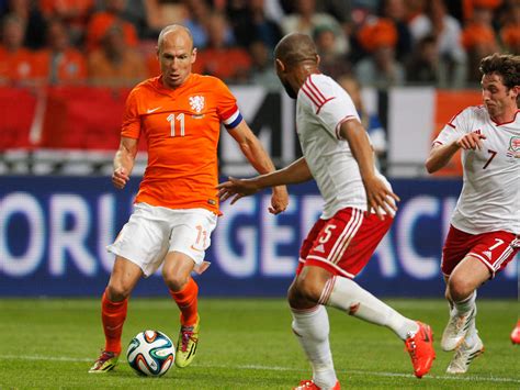 Voetbal spelletjes een traditioneel potje voetbal speel je met 2 teams van 11 spelers. Wereldkampioenschap » Nieuws » Robben: "Counter is heel gevaarlijk wapen"