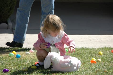 Fotos Gratis Gente Niña Jugar Flor Joven Primavera Niño