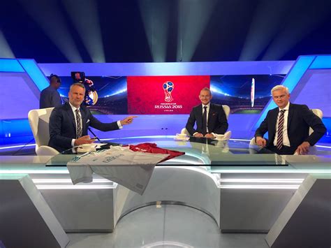 Polish tv broadcasts are available free of charge on your smartphone and tablet. Tvp Sport Prowadzacy / Lech Poznan Wisla Krakow Mecz Pko ...