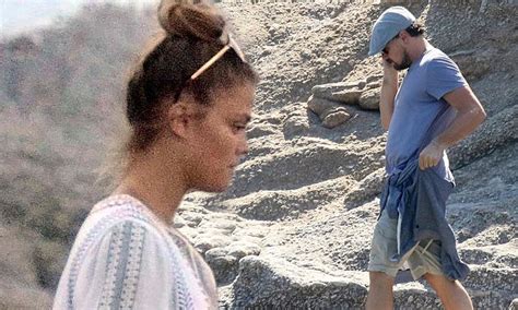 Leonardo Dicaprio Enjoys A Day Out With Model Girlfriend Nina Agdal In Mykonos Daily Mail Online
