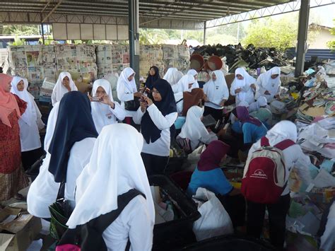 Kitar semula plastik adalah industri yang masih baru dan dijangka berkembang selari dengan kemajuan teknologi. SMK Bukit Payong, Jertih. Sekolah Lestari: Lawatan ke ...