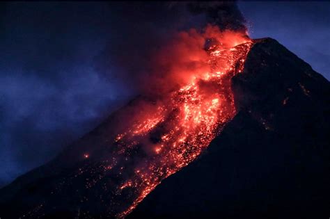 Mayon Volcano Spews Lava Fountain Ash Plume Anew Abs Cbn News