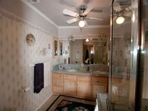 The ceiling fan was located 12 away from the shower stall, but 8ft up from the floor. 10 adventiges of Small bathroom ceiling fans | Warisan ...