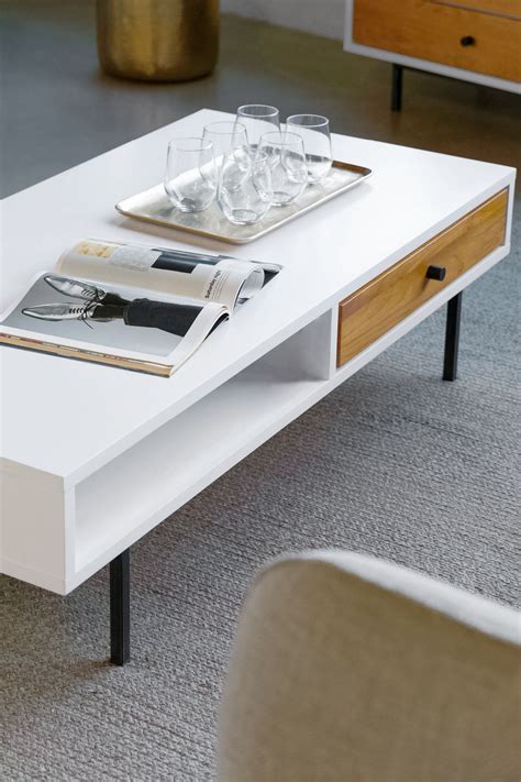 Joseph eichler was a pioneering developer who defied conventional wisdom by hiring progressive architects to design modernist homes for the growing middle class of the 1950s. An open shelf on this coffee table keeps your coffee table ...
