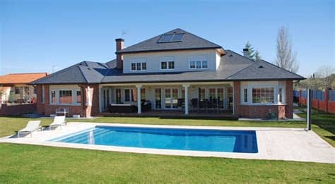 Las casas de madera canadienses se caracterizan porque mezclan y combinan distintos estilos y tecnologías para obtener unas viviendas adaptadas al gusto en las casas de madera canadienses se optimiza el espacio lo máximo posible para conseguir el mayor confort aunque los metros sean. Diseño de Casas Modernas Americanas