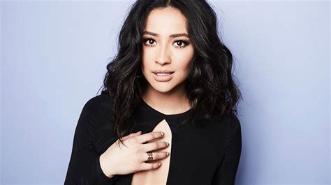 Shay Mitchell Uses Youtube For Halloween Makeup Stylecaster