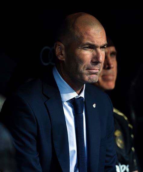 هاي كورة _ قام الصحفي خوانفي سانز بيريز بالتعليق على إعلان نادي ريال مدريد رحيل القائد سيرجيو راموس في هذا الصيف عقب نهاية العقد الذي يربط بين الطرفين. زيدان لا يأمل في رحيل ميسي عن برشلونة
