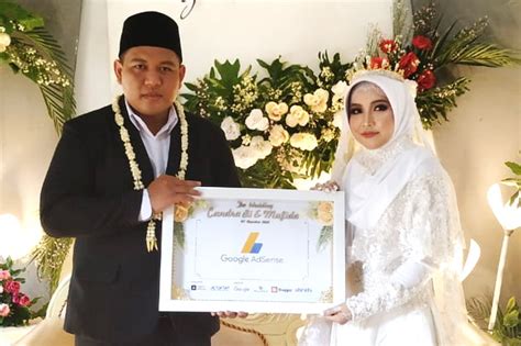 Para netter pun banyak yang merasa tercengang saat mengetahui mahar yang diberikan oleh akbar. Bangga Jadi Blogger, Candra Bi Nikahi Kekasih dengan Mahar Google...