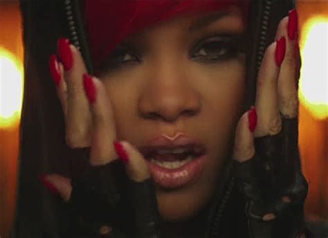 Можно слушать песню и читать слова. Get The Nail Look - Rihanna in the "I Love The Way You Lie ...