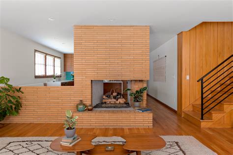 Interior view of windsor court. Split-Level Midcentury Modern House: The Wins and Woes - Home