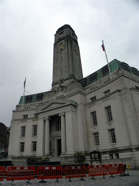 Affiliated to the bedfordshire county football association, it was founded in 1885. Luton Town Hall - Wikipedia