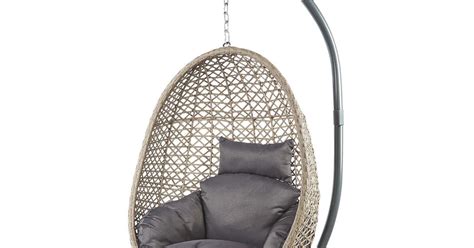 A hanging egg chair is an excellent choice for a friendly, enjoyable sitting alternative. Aldi está trayendo de vuelta su silla de huevo agotada ya ...