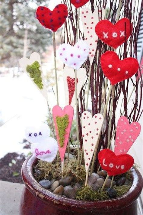 Creative Valentines Outdoor Decorations For 2019 10 Valentines