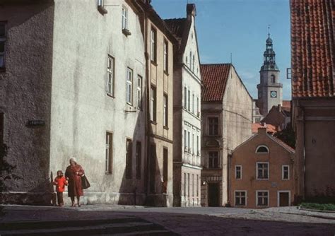 40 stunning color photographs capture daily life in poland in the early