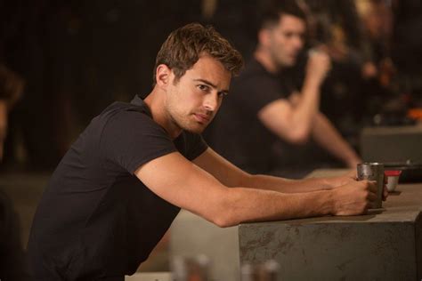 Theo James Pictures In Allegiant Divergent Theo James Divergent Fandom