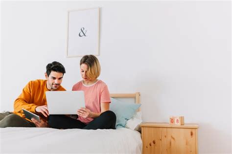 Free Photo Couple Using Laptop In Bedroom