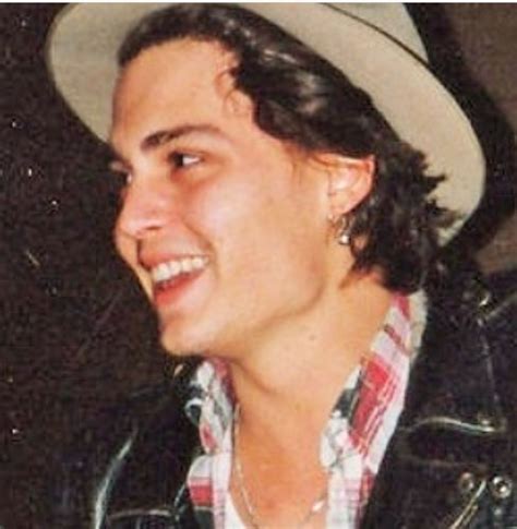 Pin By Viccylover On Johnny Depp Johnny Depp Johnny Cross Necklace