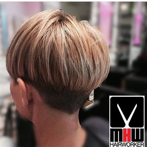 However, it is heavier and also obviously stratified than classic wedge haircuts. Wedge Haircuts Front and Back Views - Bing | Cheveux courts, Idée coiffure cheveux court, Coupe ...