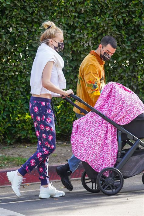 Sophie turner turned full 'mama bear' when paparazzi took pictures of daughter. SOPHIE TURNER and Joe Jonas Out with Daughter Willa in Los Angeles 11/20/2020 - HawtCelebs