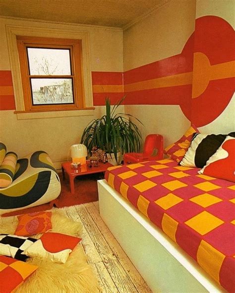 Pin By Niki Morrisson On Off The Wall Retro Bedrooms Cool Room