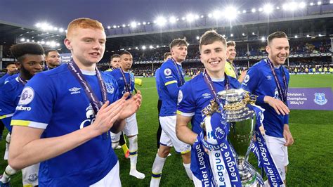 The only official source of news about everton, including manager carlo ancelotti and stars like richarlison, yerry mina and jordan pickford. Everton lift Premier League 2 Division 1 trophy